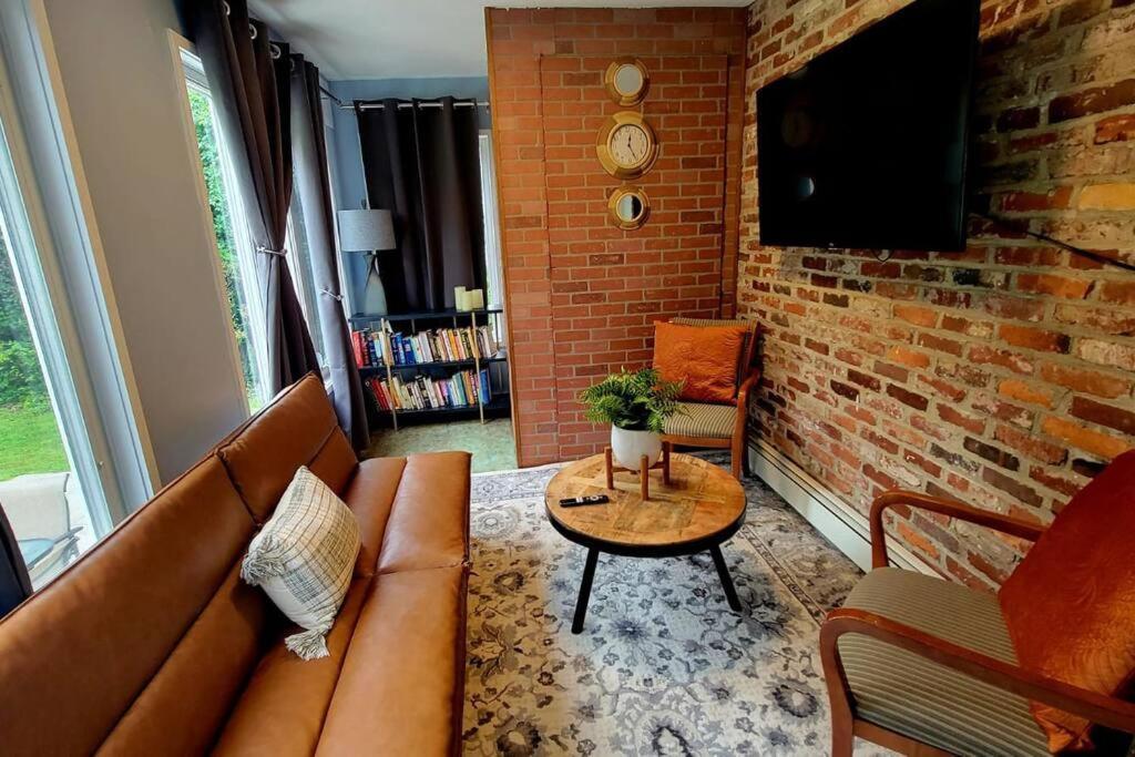 Unique & Peaceful Boston Home ภายนอก รูปภาพ