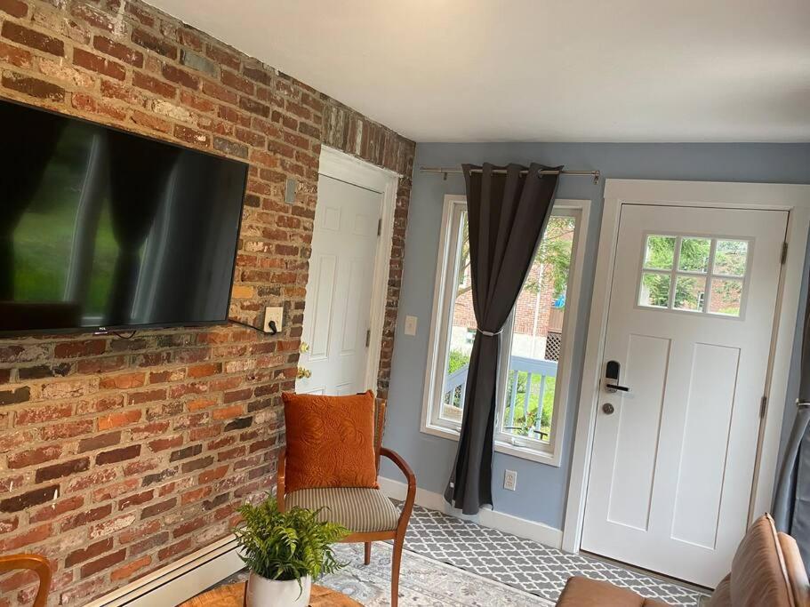 Unique & Peaceful Boston Home ภายนอก รูปภาพ
