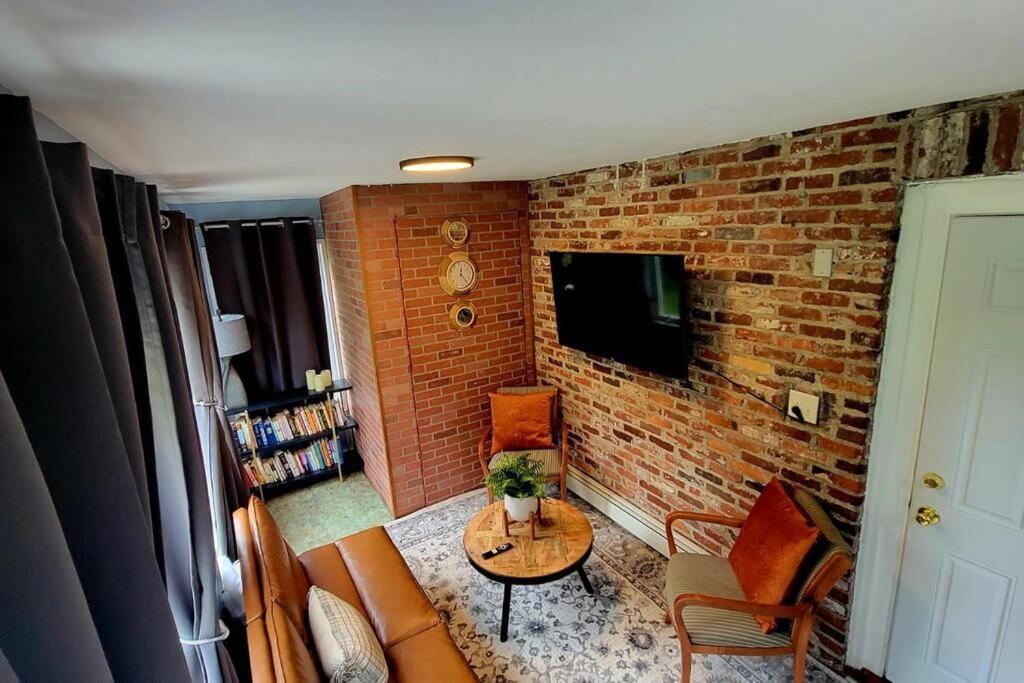 Unique & Peaceful Boston Home ภายนอก รูปภาพ