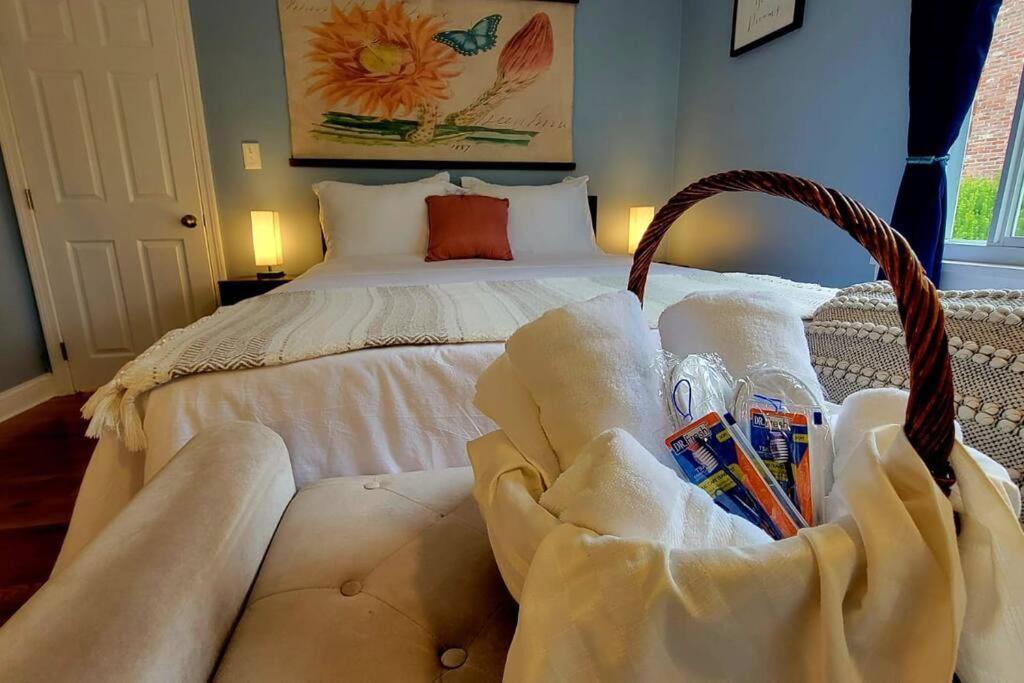 Unique & Peaceful Boston Home ภายนอก รูปภาพ