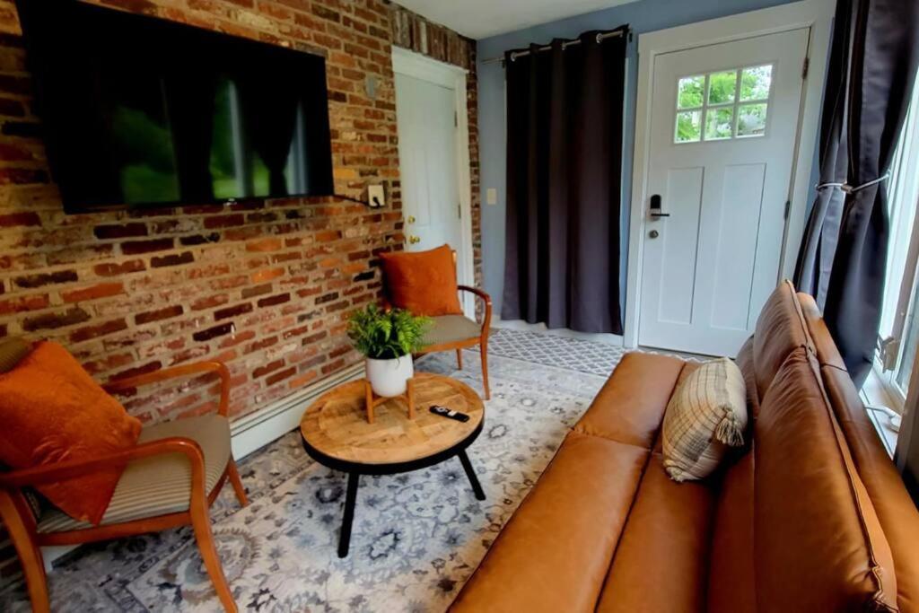 Unique & Peaceful Boston Home ภายนอก รูปภาพ
